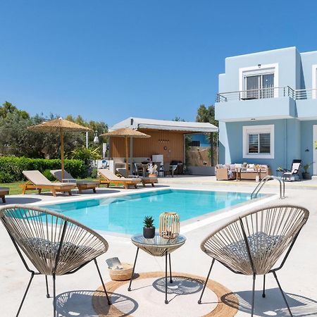 Ethria Pool Villa With Heated Jacuzzi 阿凡投 外观 照片