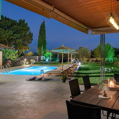 Ethria Pool Villa With Heated Jacuzzi 阿凡投 外观 照片