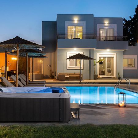 Ethria Pool Villa With Heated Jacuzzi 阿凡投 外观 照片