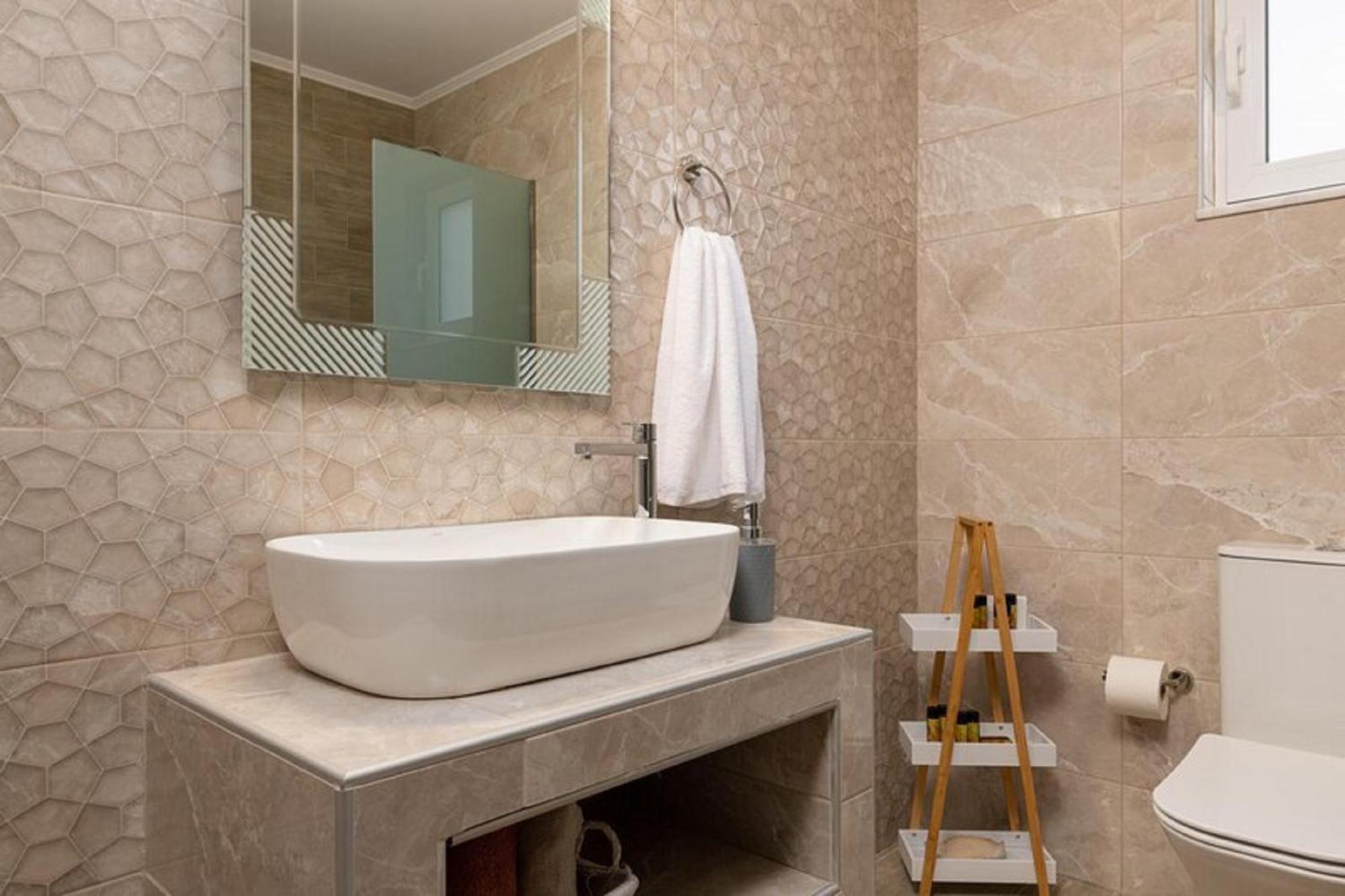Ethria Pool Villa With Heated Jacuzzi 阿凡投 外观 照片