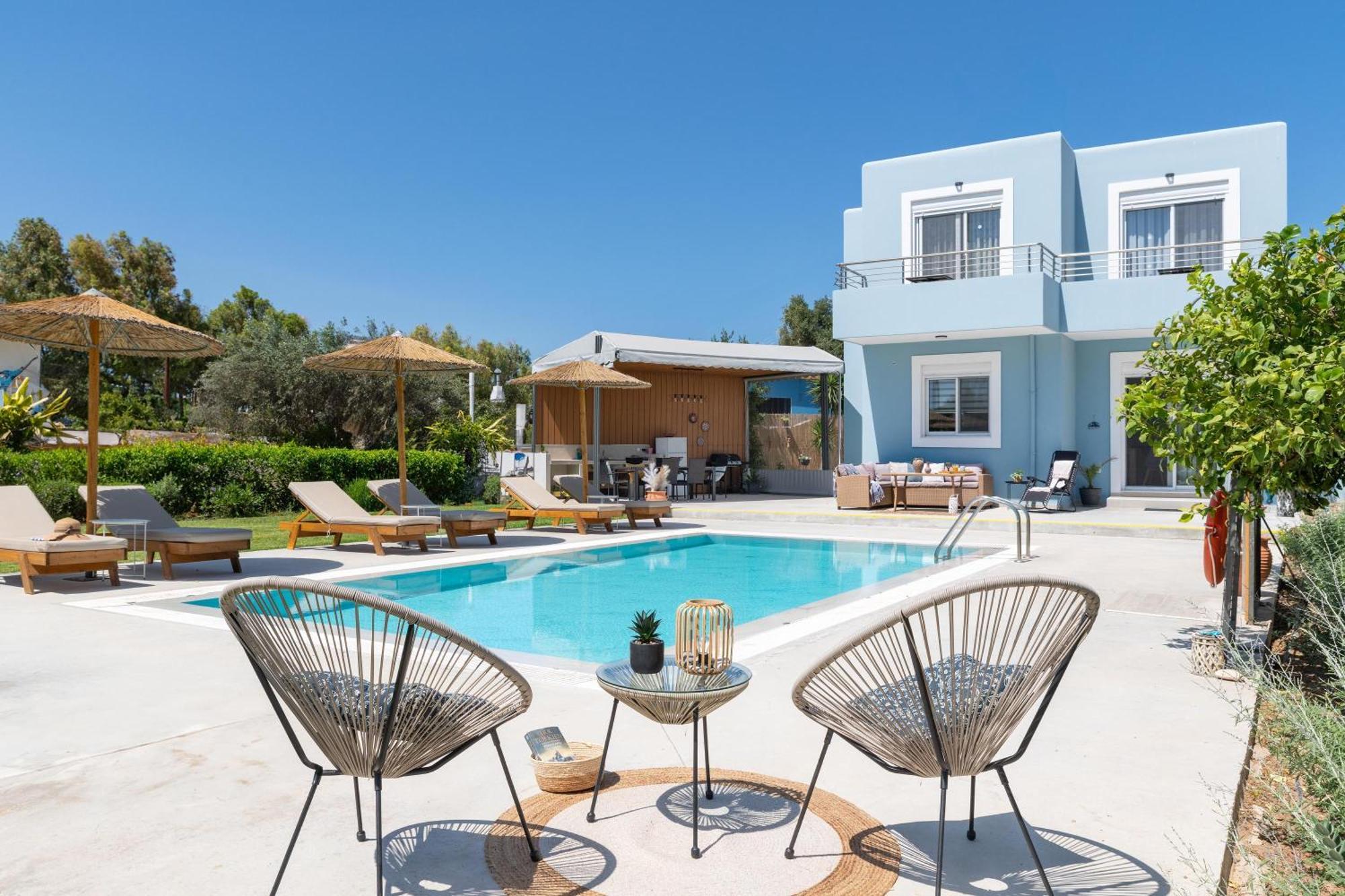 Ethria Pool Villa With Heated Jacuzzi 阿凡投 外观 照片