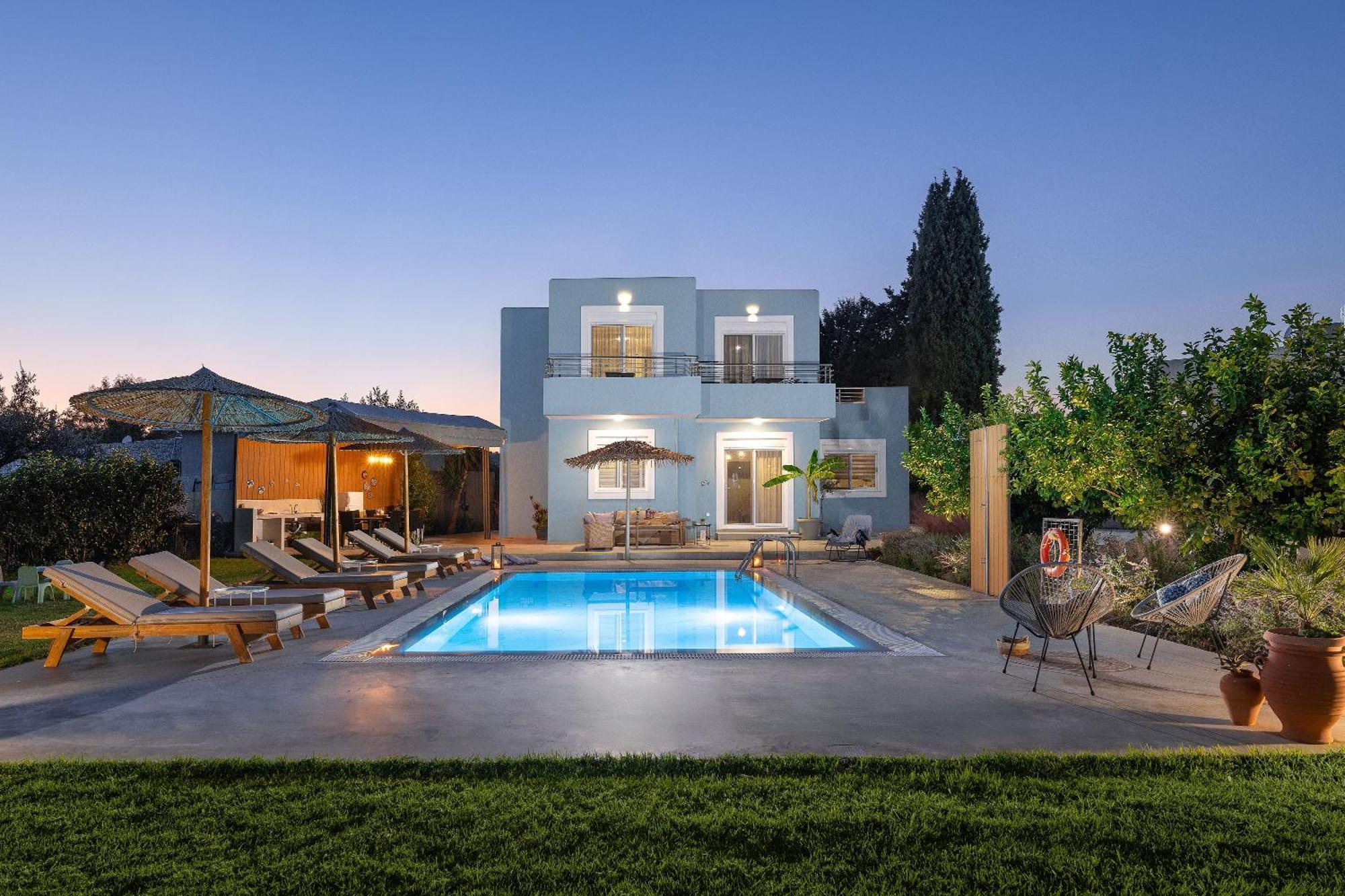 Ethria Pool Villa With Heated Jacuzzi 阿凡投 外观 照片