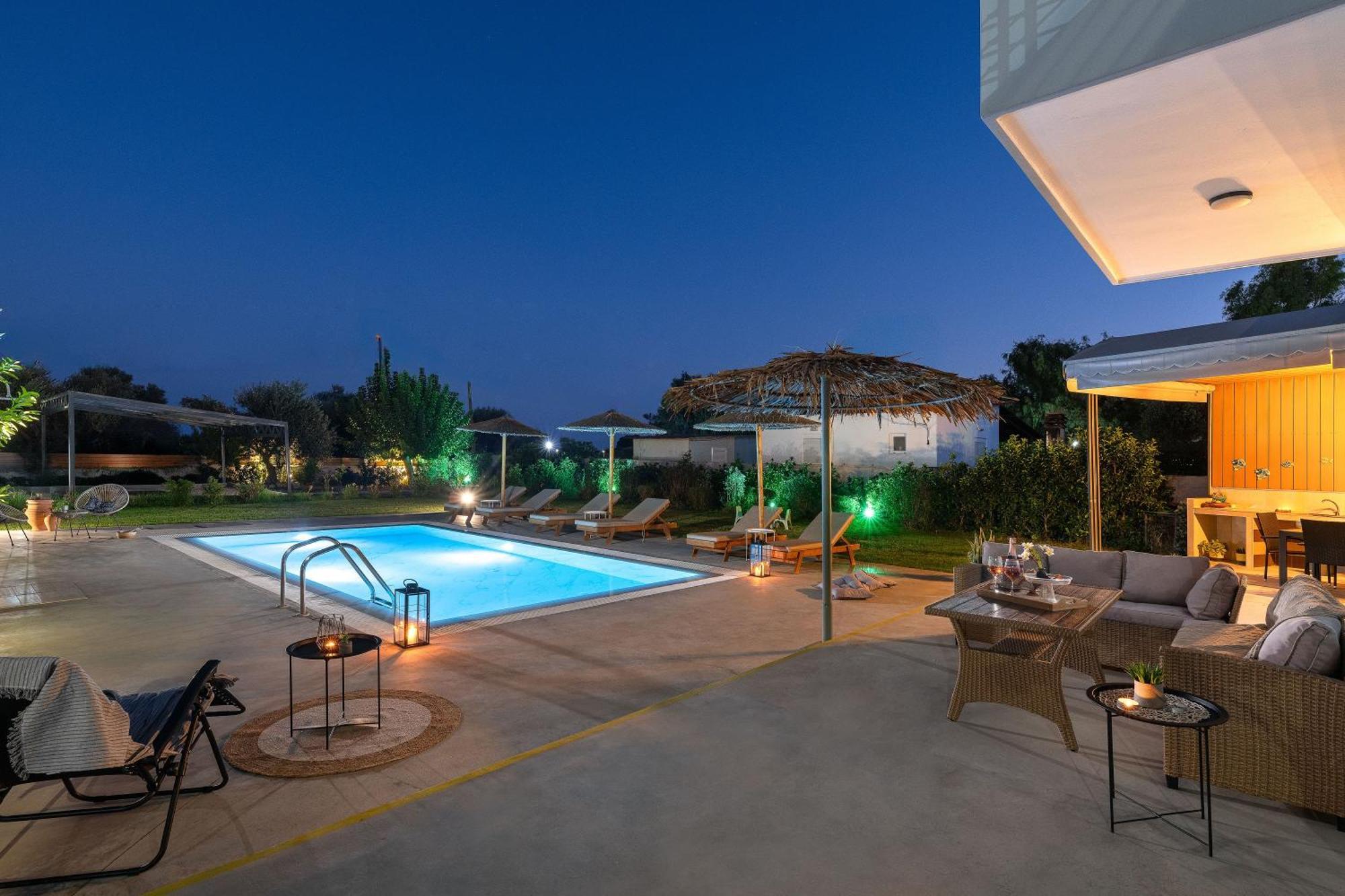 Ethria Pool Villa With Heated Jacuzzi 阿凡投 外观 照片
