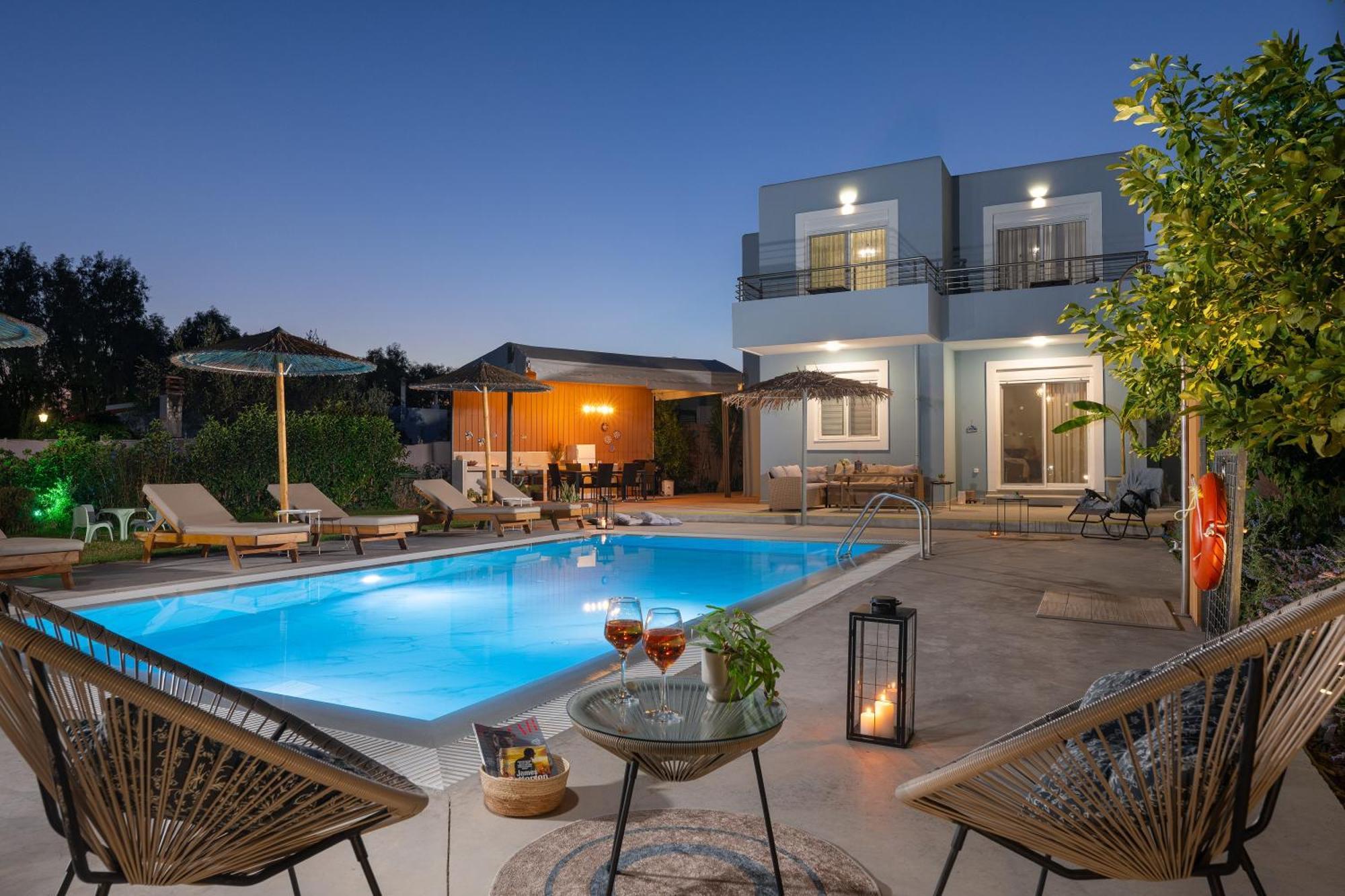 Ethria Pool Villa With Heated Jacuzzi 阿凡投 外观 照片