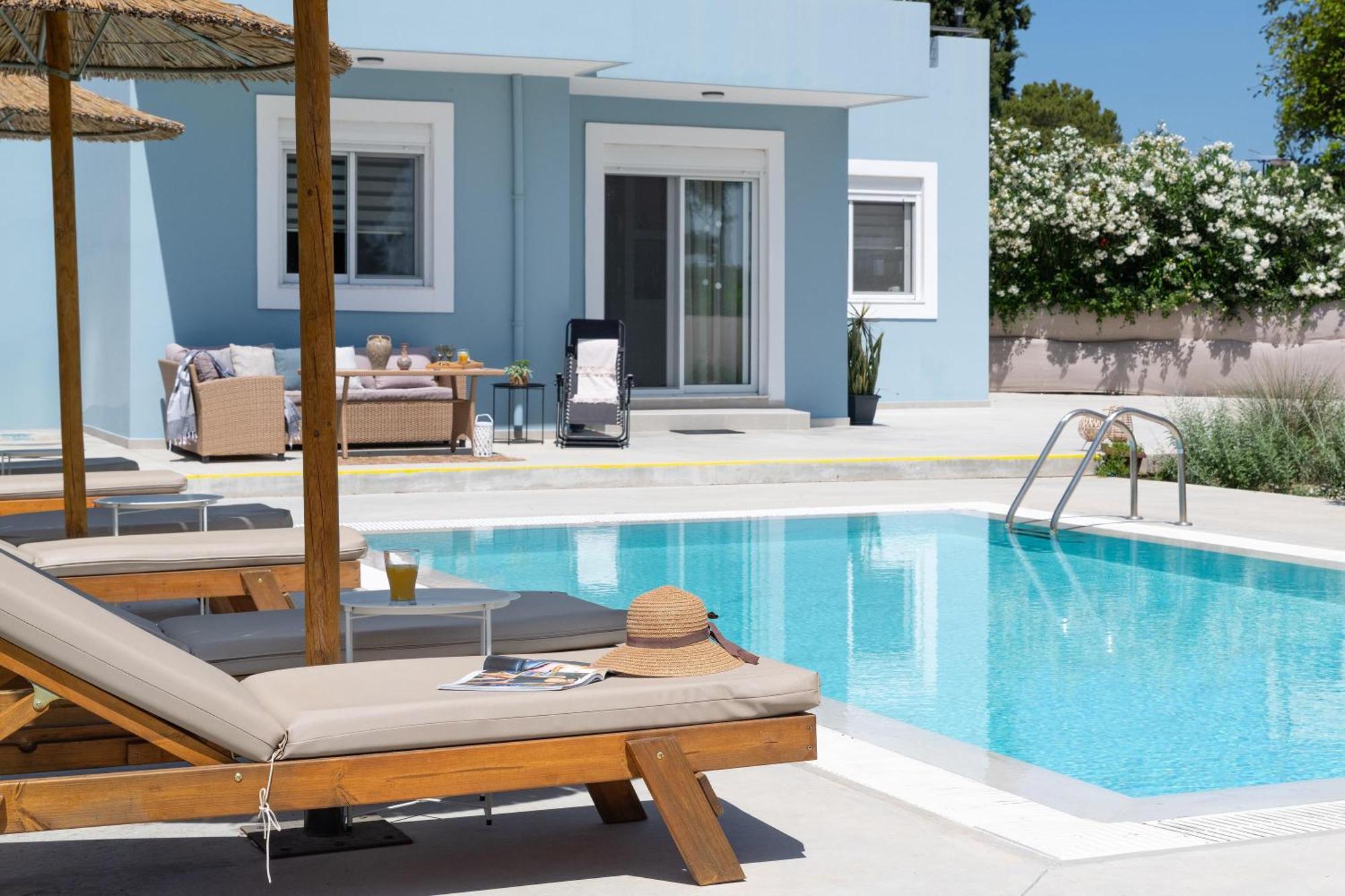 Ethria Pool Villa With Heated Jacuzzi 阿凡投 外观 照片