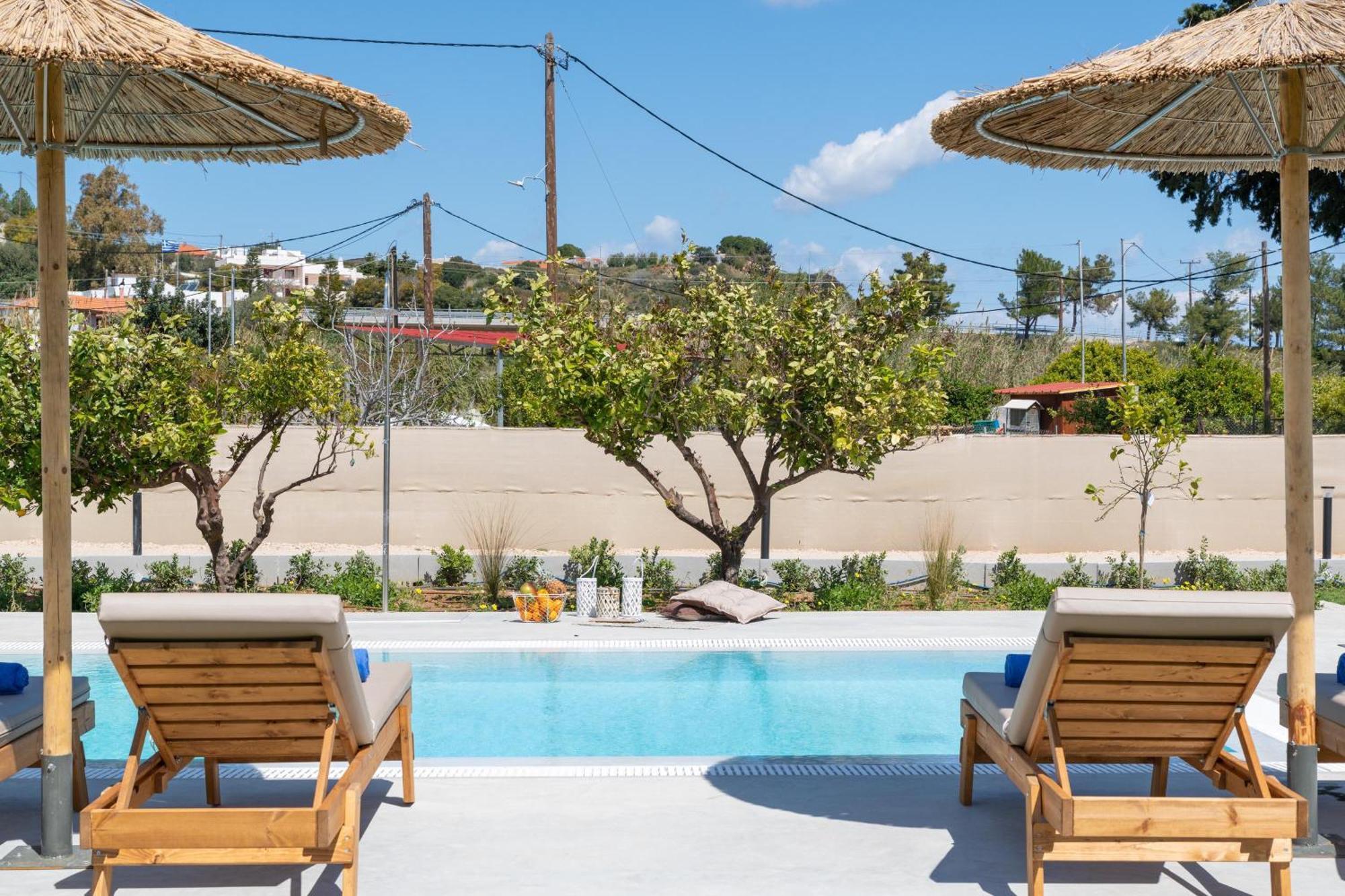 Ethria Pool Villa With Heated Jacuzzi 阿凡投 外观 照片