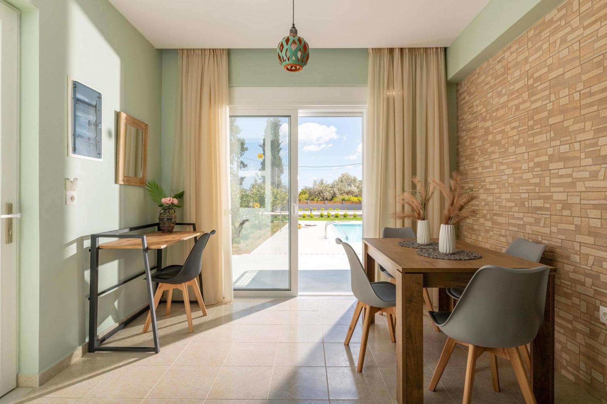 Ethria Pool Villa With Heated Jacuzzi 阿凡投 外观 照片