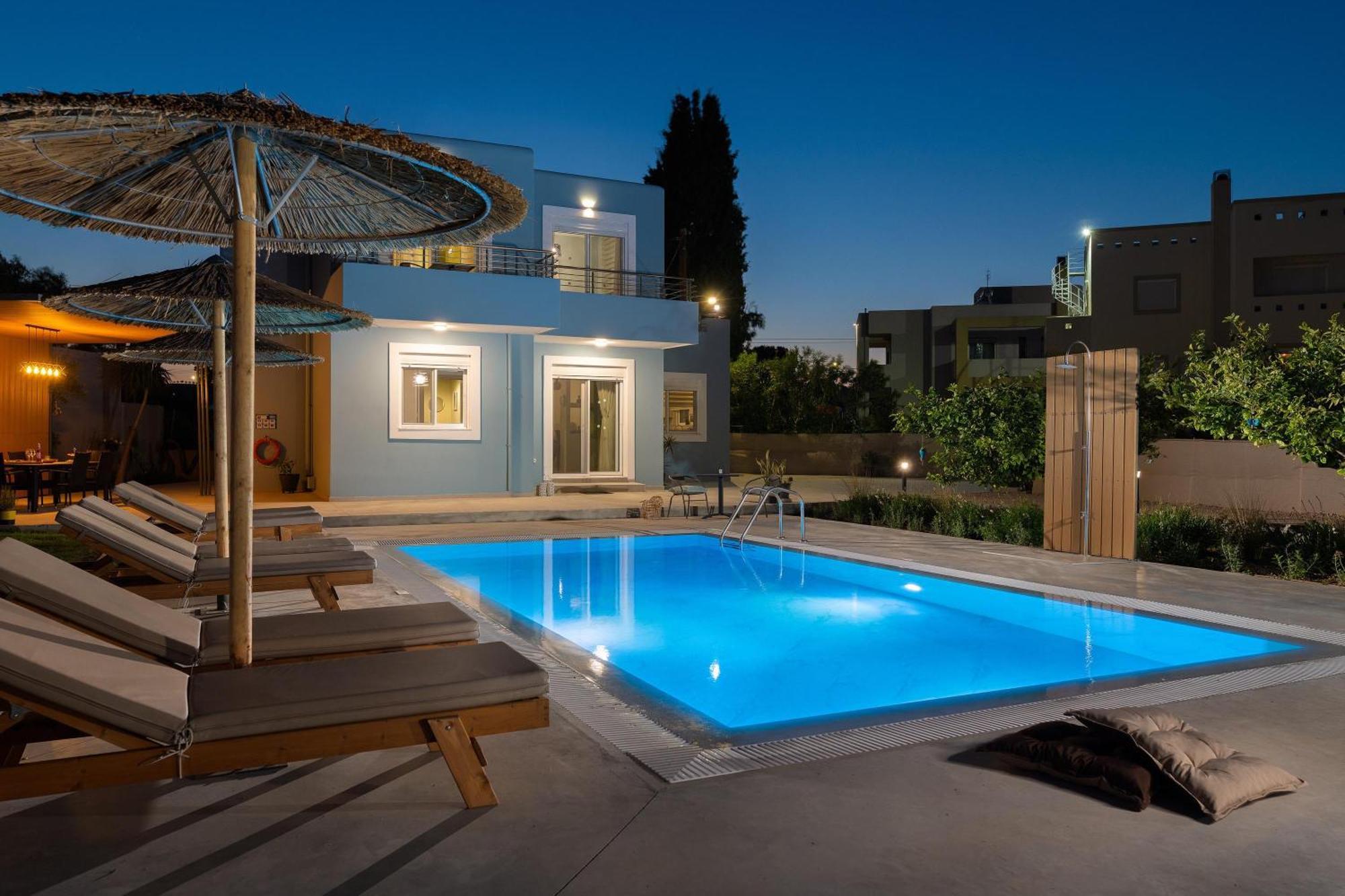 Ethria Pool Villa With Heated Jacuzzi 阿凡投 外观 照片
