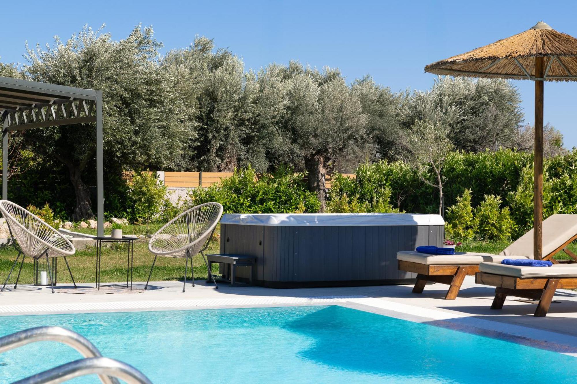 Ethria Pool Villa With Heated Jacuzzi 阿凡投 外观 照片